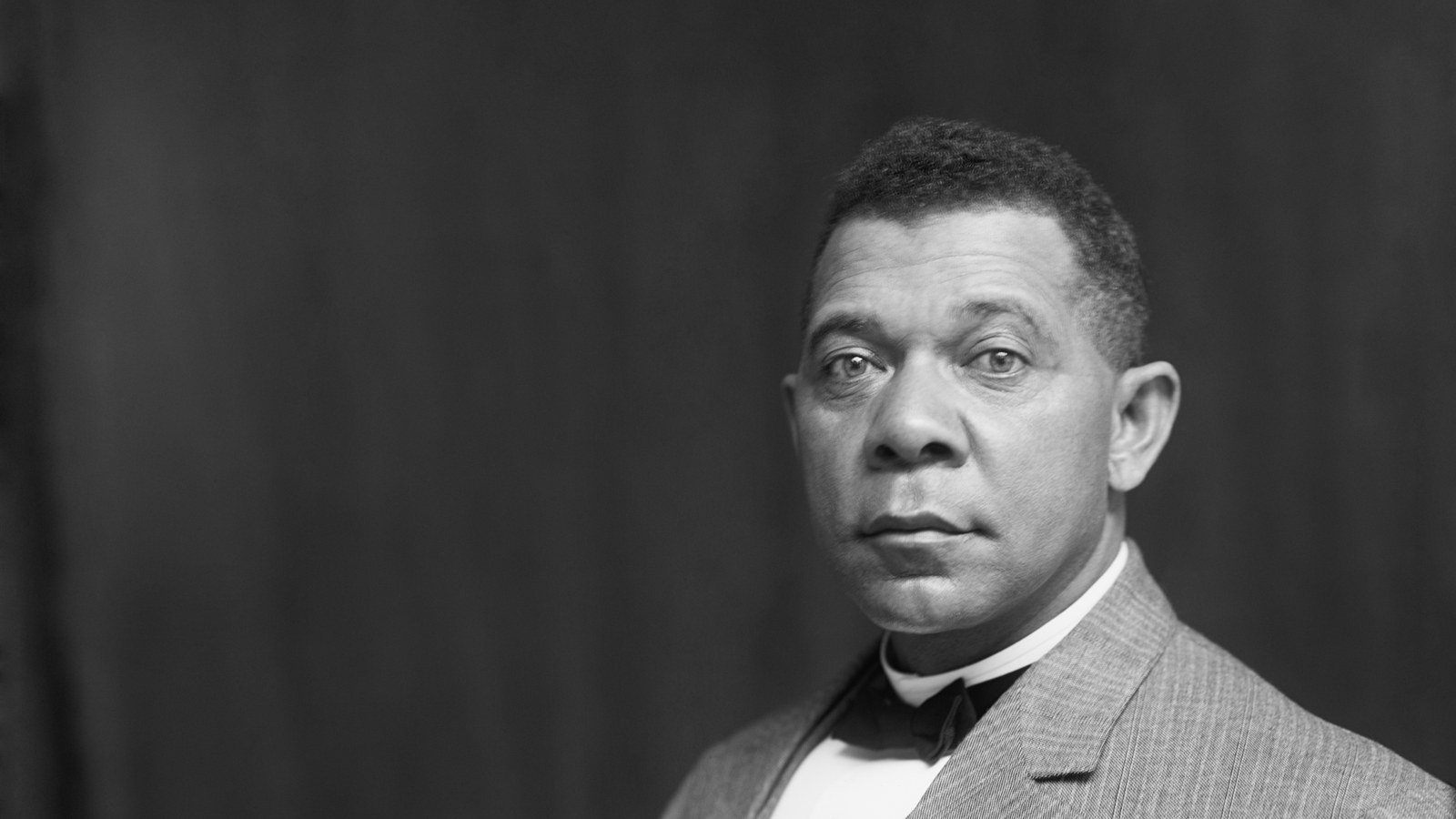 Portret al lui Booker T. Washington, fotografiat de Frances Benjamin Johnston în jurul anului 1895