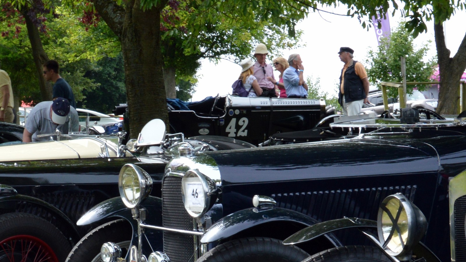 Vintage cars lined up outdoors, an illustrative image for a historic-vehicle rally