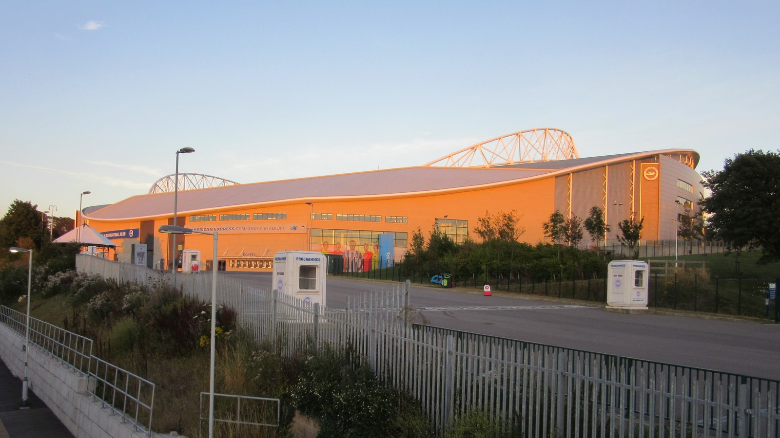 Stadionul Falmer din Brighton; nu eseul lui Karne Hesketh