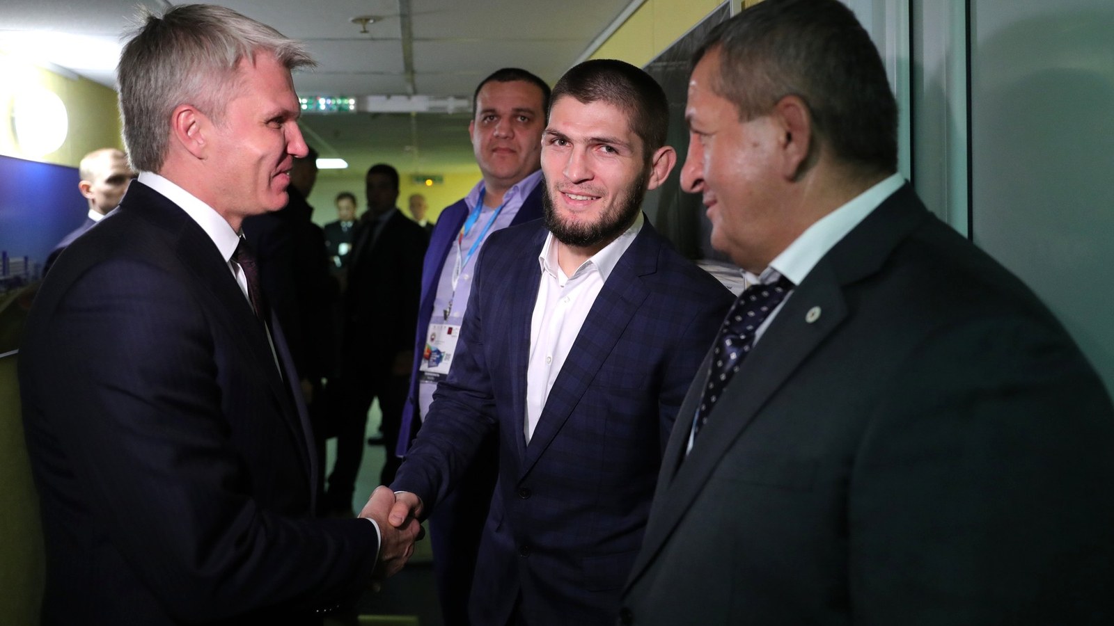 Născut la 20 septembrie 1988 în Daghestan, Nurmagomedov a încheiat cariera UFC la 29–0, cu retragerea oficială confirmată în martie 2021. (K…
