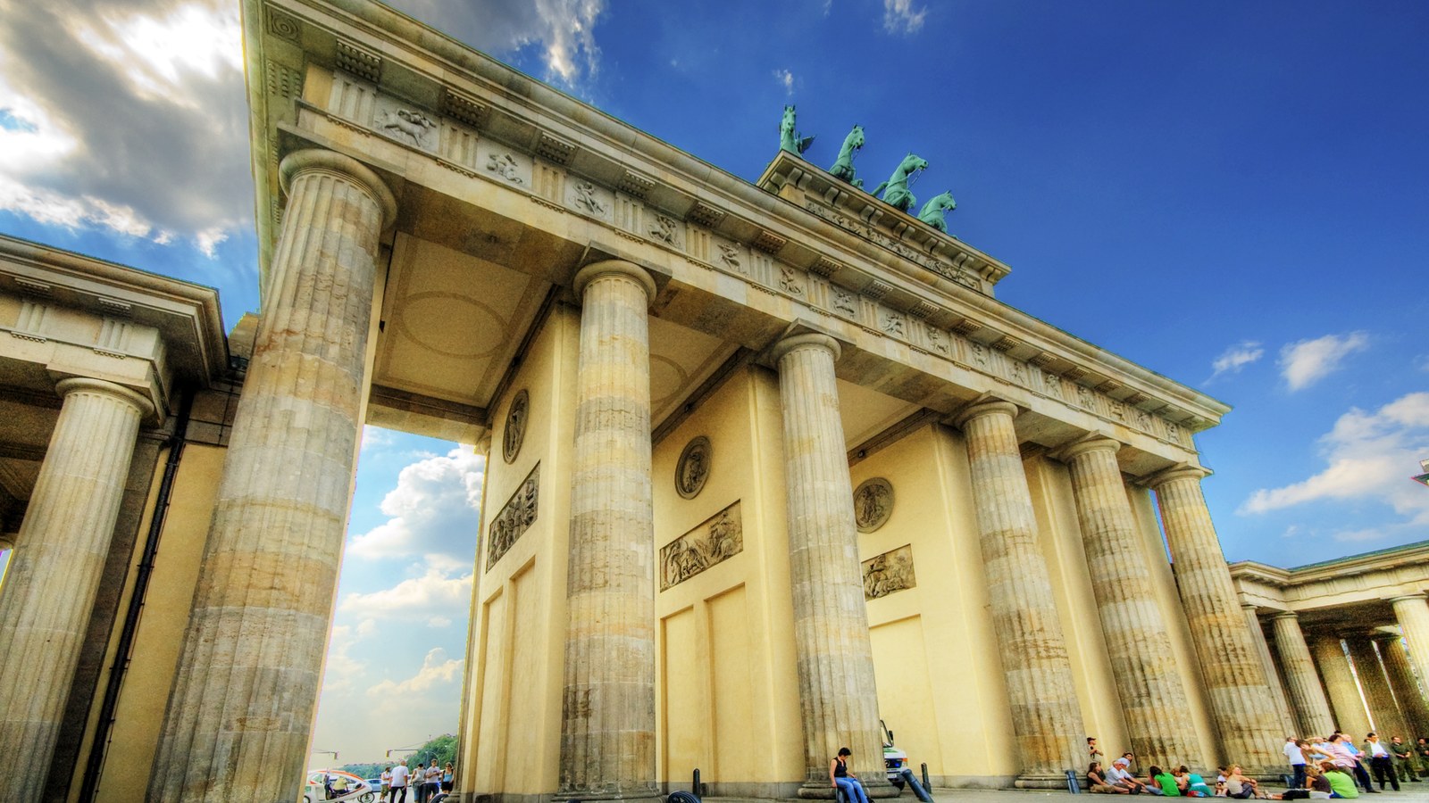 The Brandenburg Gate; the marathon course, not the 2026 finish
