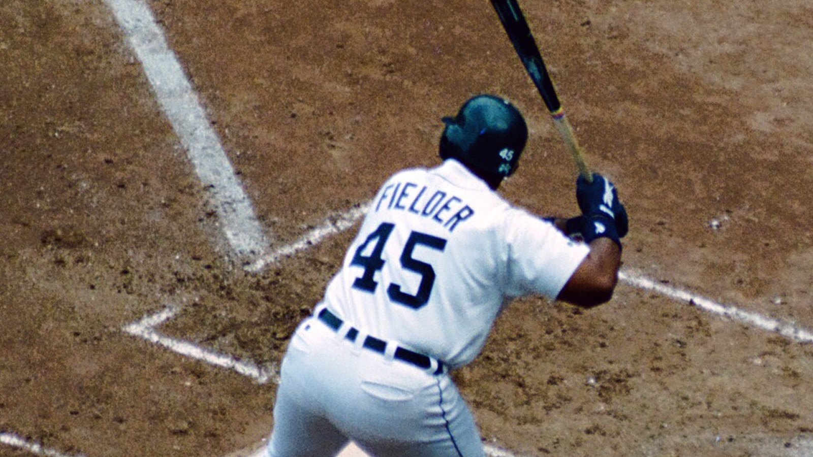 Născut la 21 septembrie 1963. 51 de home run-uri pentru Detroit Tigers în 1990.