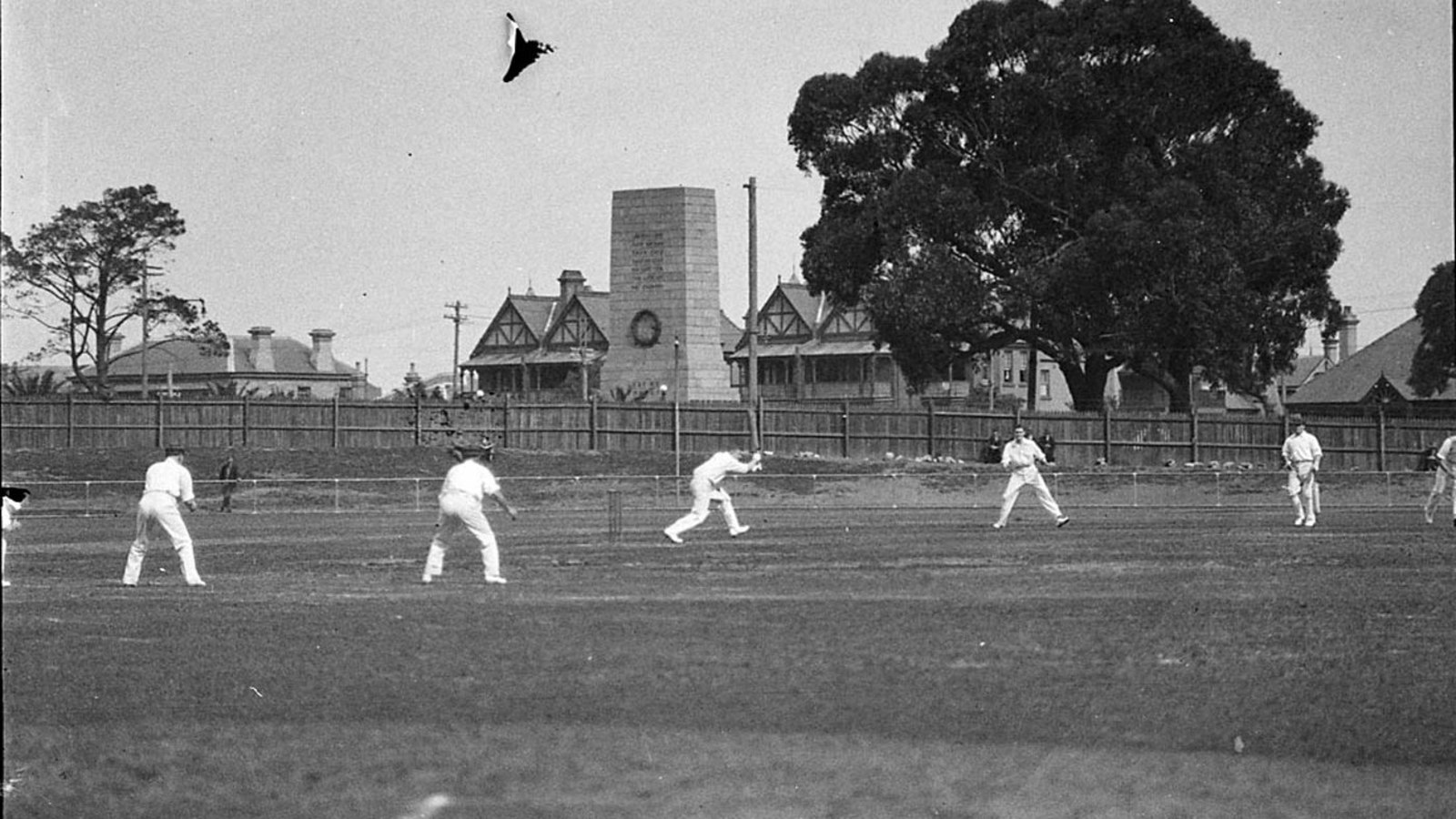 165/8 dupa 162/2 la North Sydney Oval.