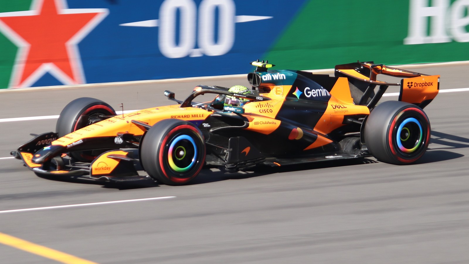 Lando Norris (McLaren) — imagine de arhivă din sezonul Formula 1 2026 (Marele Premiu al Chinei); nu este o fotografie di…