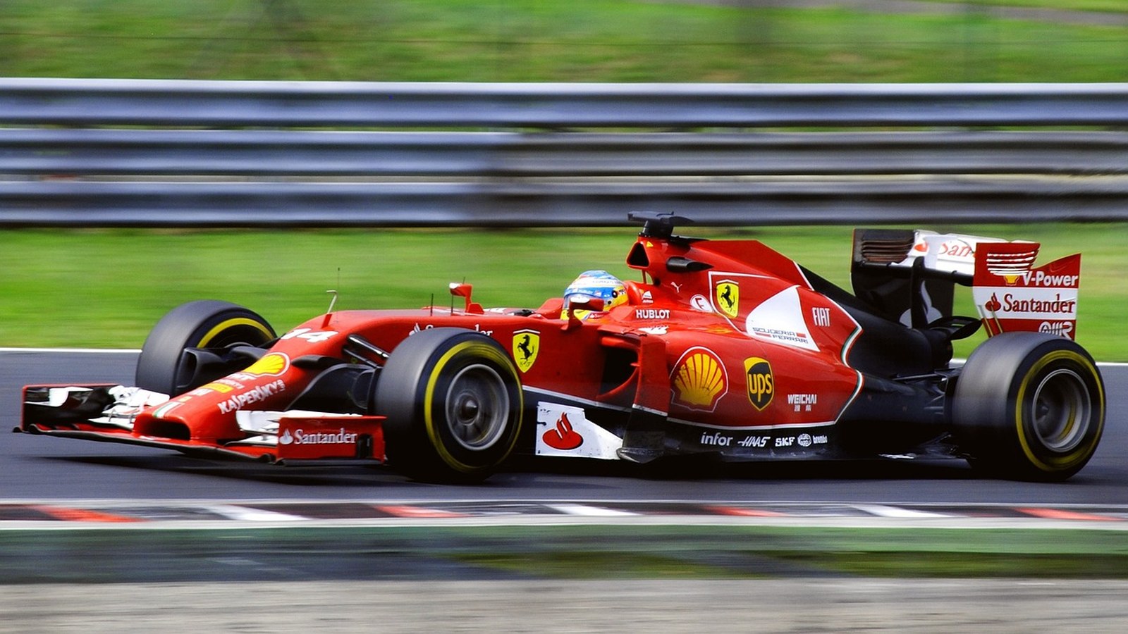 Monopost Ferrari de Formula 1 pe circuit (fotografie de arhivă, nu din sezonul 2027)
