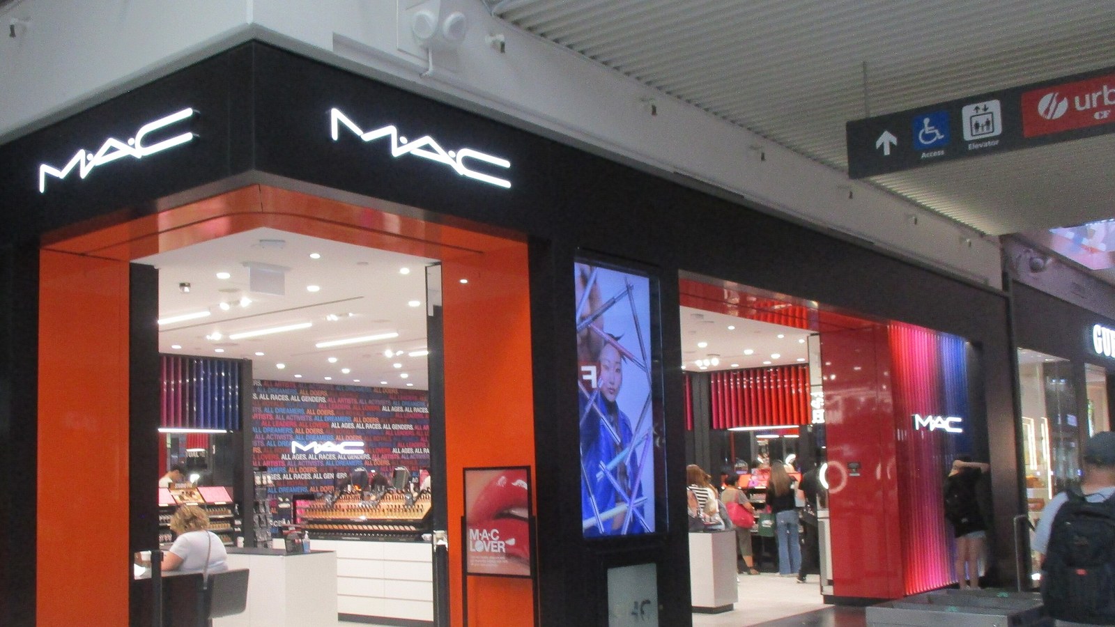 Marca australiană de cosmetice spune că Retail Express a confirmat acces neautorizat între noiembrie 2025 și iunie 2026.
